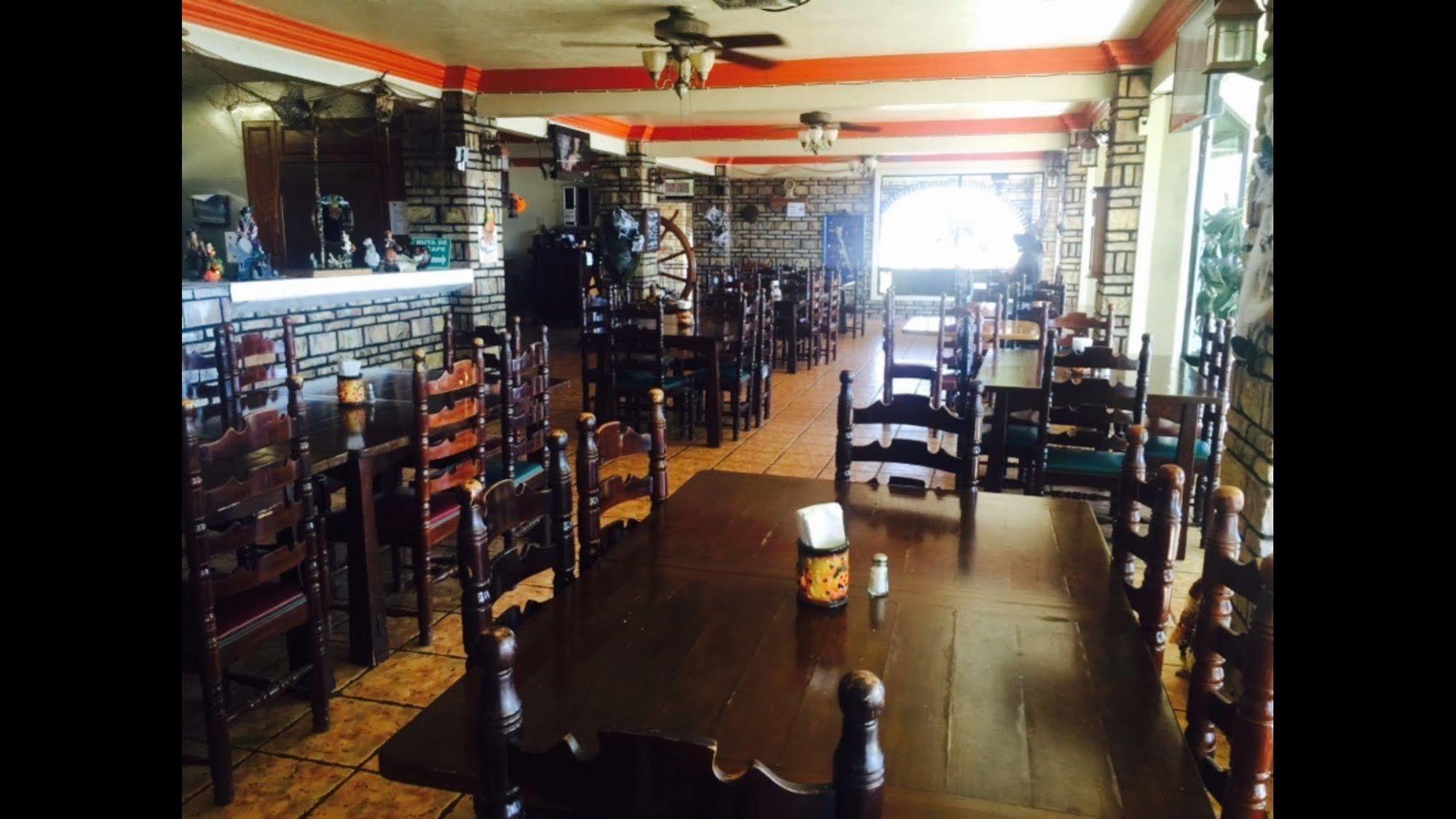 La Cueva Del Pirata Hotel Camalu Ngoại thất bức ảnh